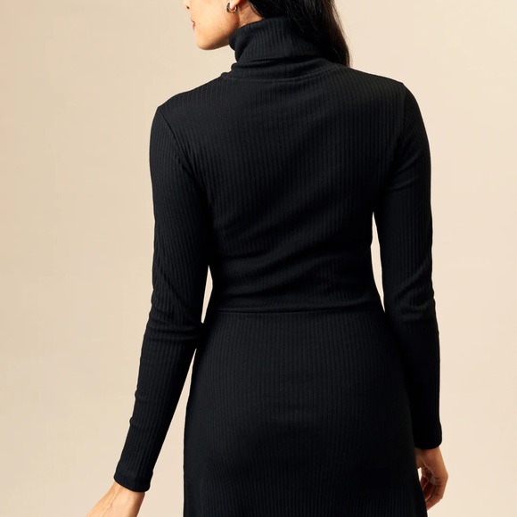 Elegant Black Turtleneck Dress - Picture 3 of 5